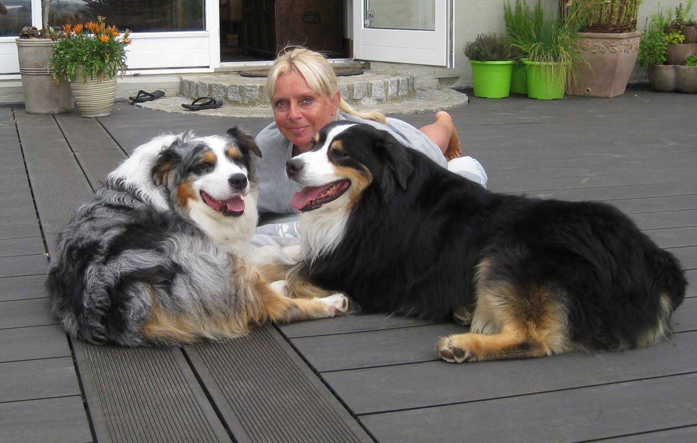 Susanne med 2 hunde